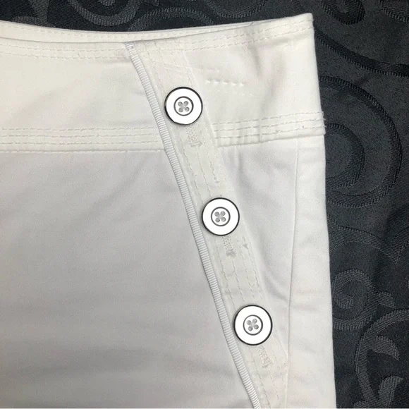 White House Black Market (WHBM) White Sailor 5” Shorts - Picture 4 of 9